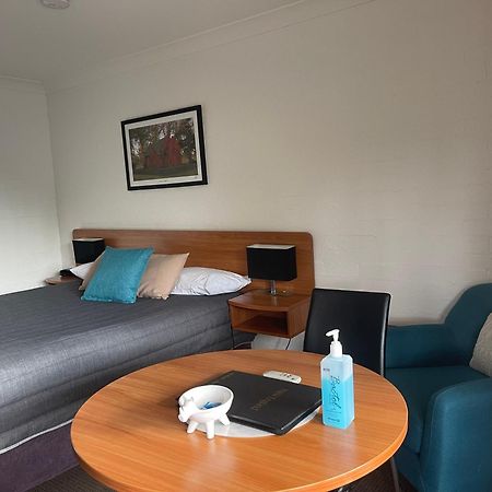 Westwood Motor Inn Армидейл Экстерьер фото