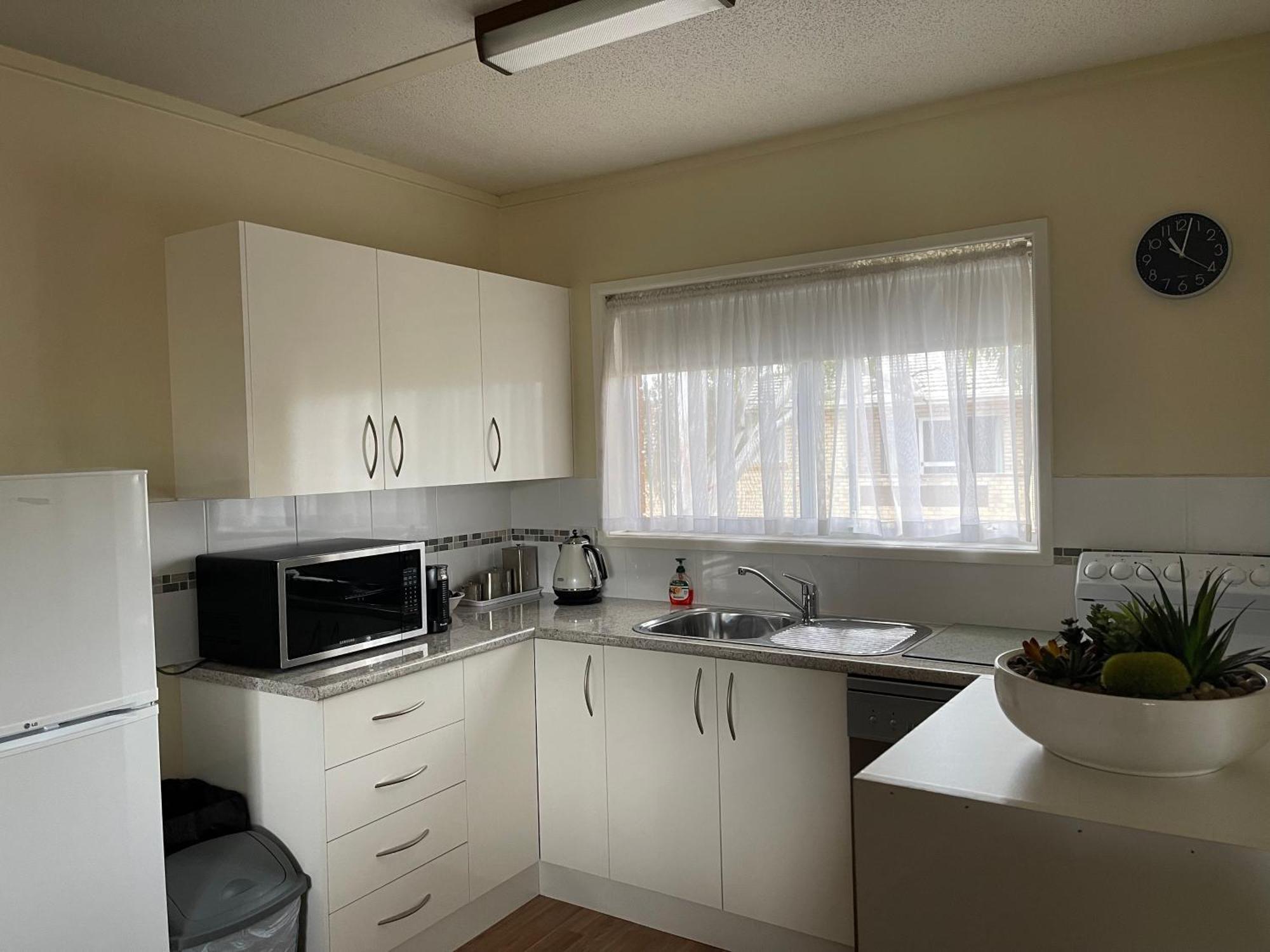 Westwood Motor Inn Армидейл Экстерьер фото