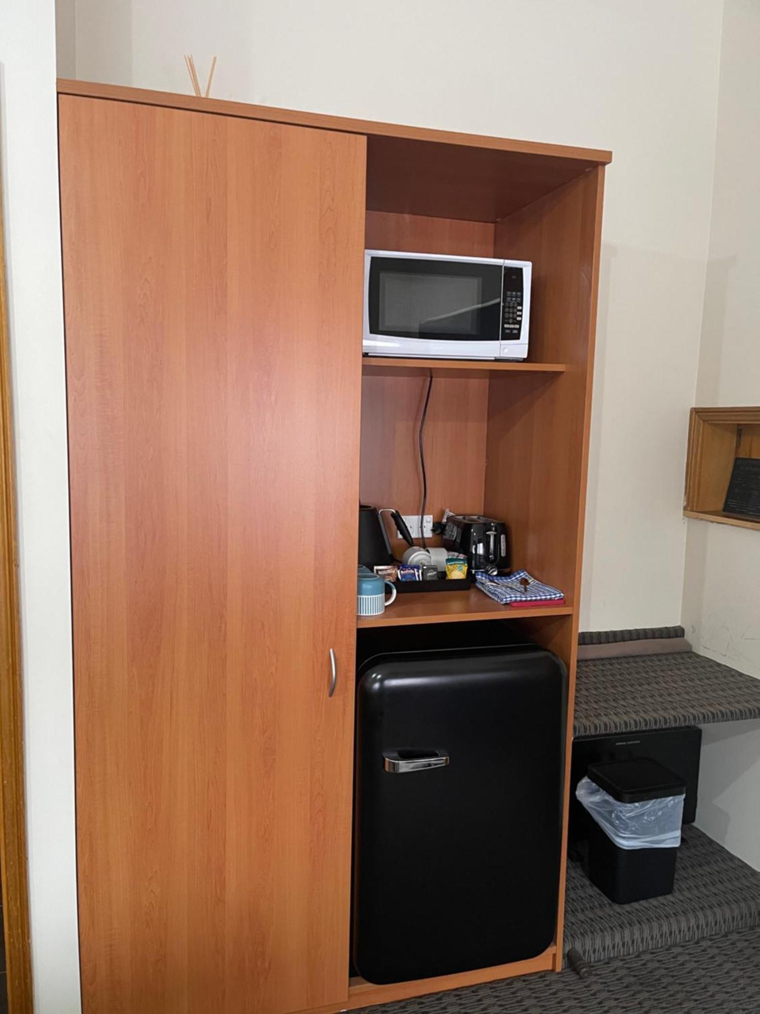 Westwood Motor Inn Армидейл Экстерьер фото