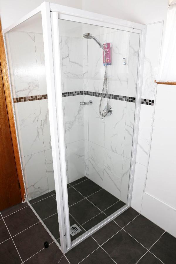 Westwood Motor Inn Армидейл Экстерьер фото